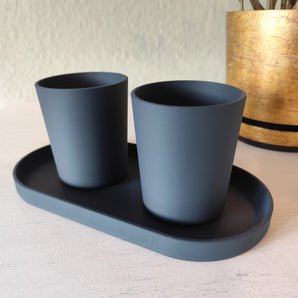 Minimalistisk tandbørsteholdersæt med kopper og bakke