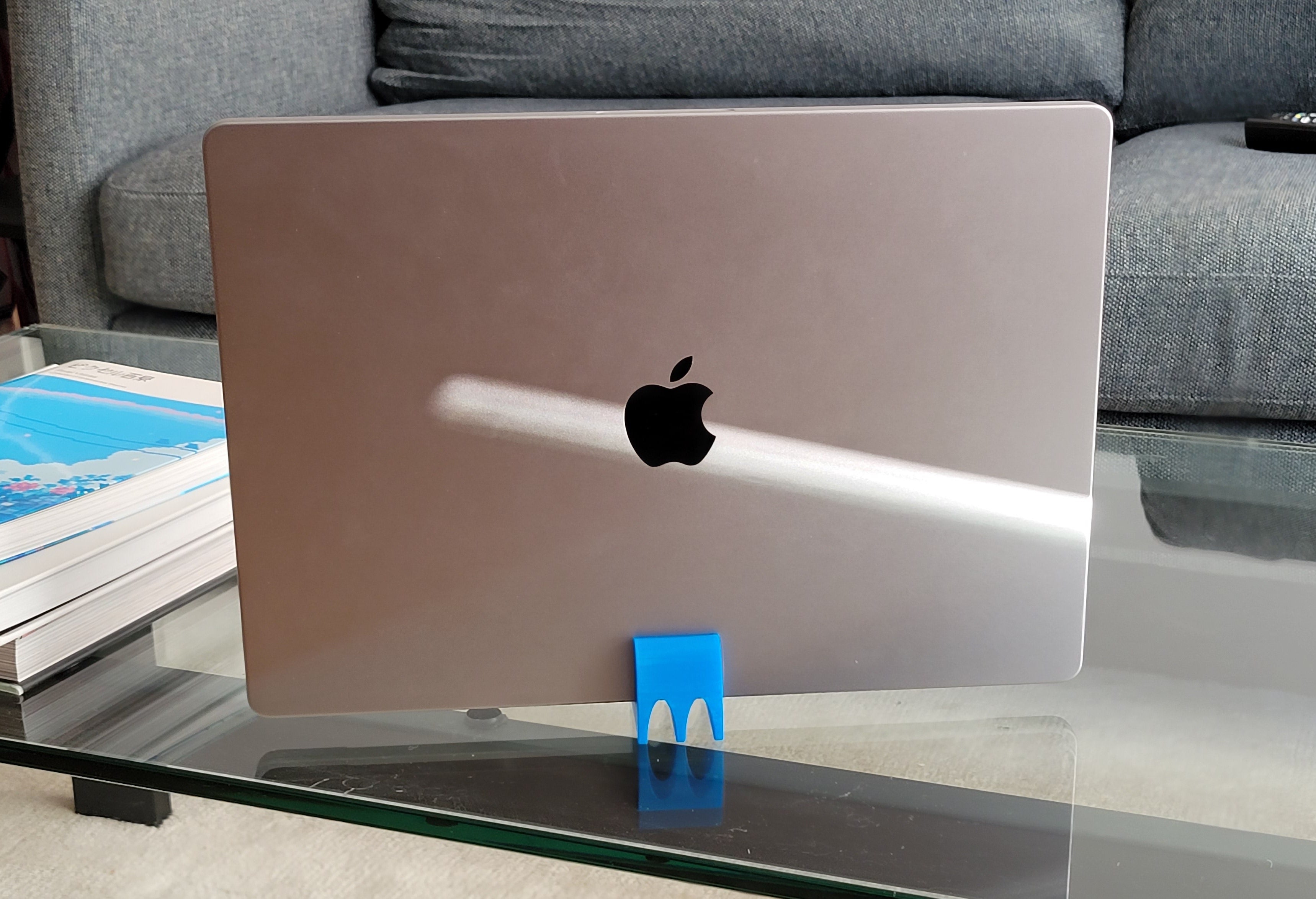 Supporto verticale per MacBook Pro (17 mm) - v2