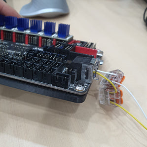Fai installare l'altezza della barra DIN per LRS-200, RS-25, Raspberry Pi (3, 4 e Zero 2), e BTT Octopus.