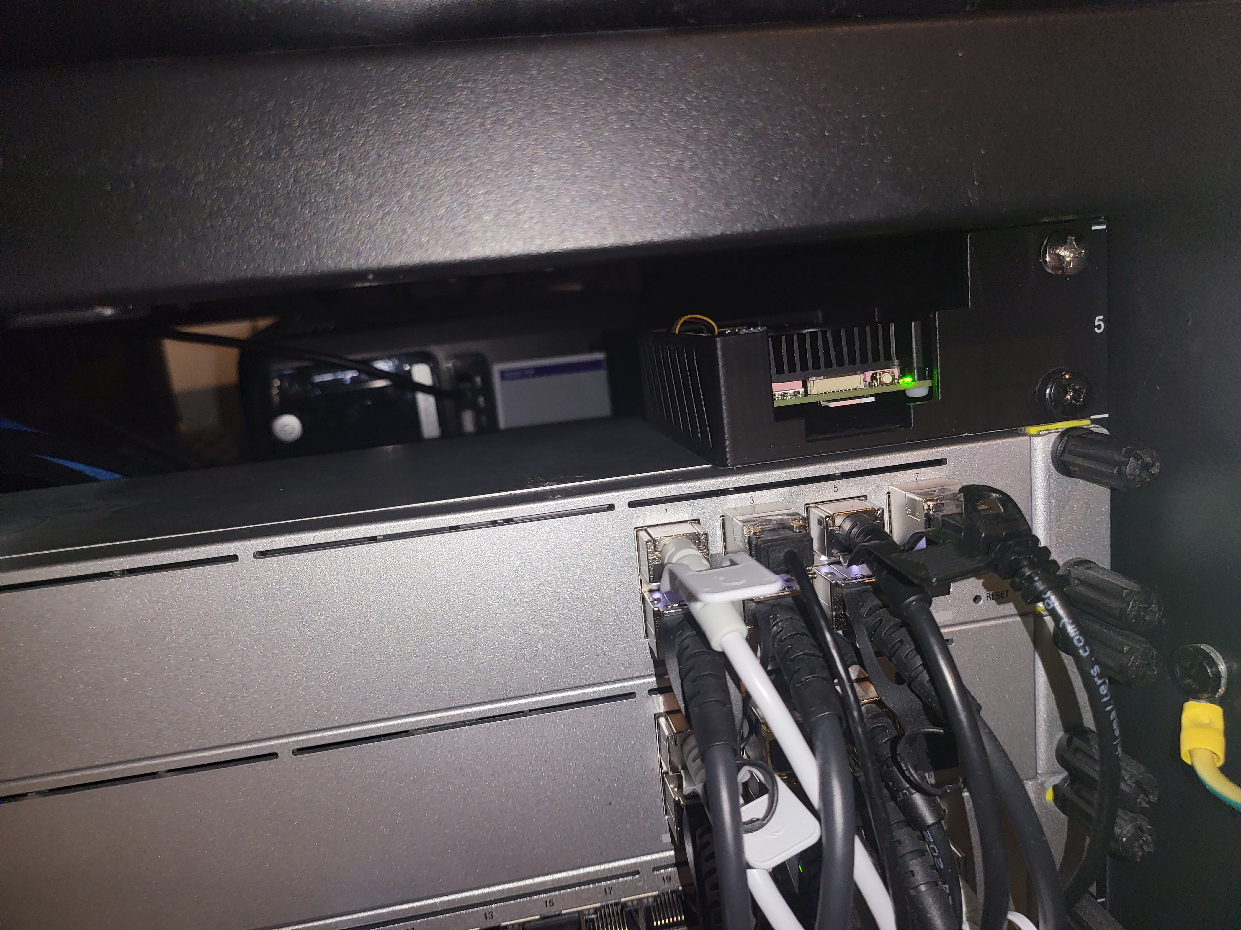 Raspberry Pi 5 Rack Mount Case con Porte Posteriori