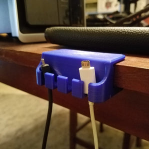 Pratico supporto per cavo micro USB da scrivania