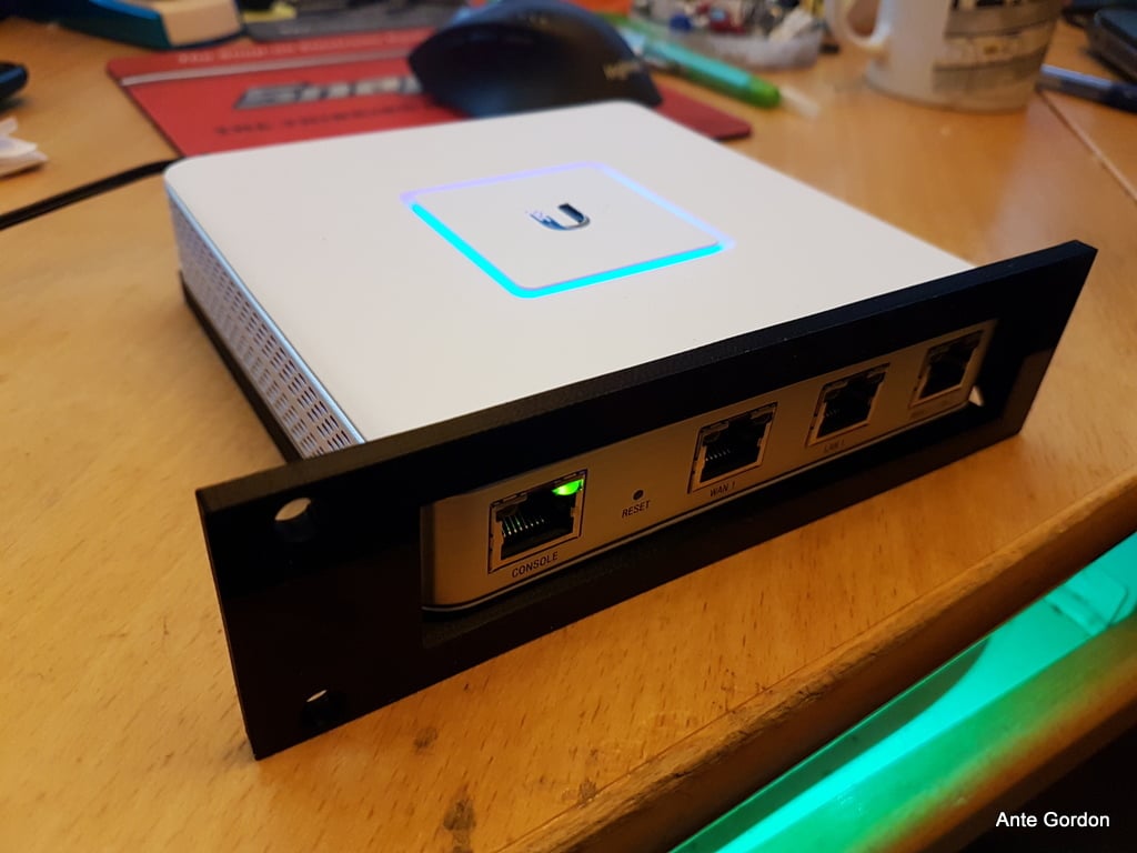 Ubiquiti Unifi USG Staffa di montaggio per rack 19'