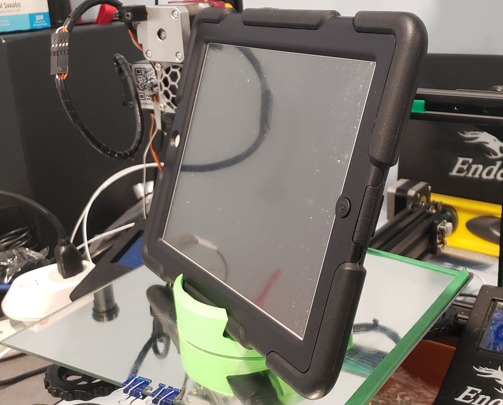Staffa di montaggio per iPad con custodia robusta