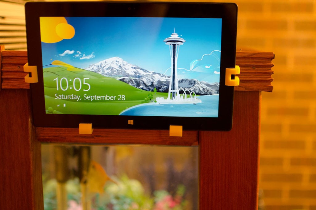 Supporto da appendere per tablet Microsoft Surface RT V2 con mini tastiera Bluetooth ultra sottile Anker