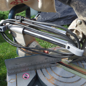 Clip di gestione dei cavi per troncatrice combinata Bosch da 10"