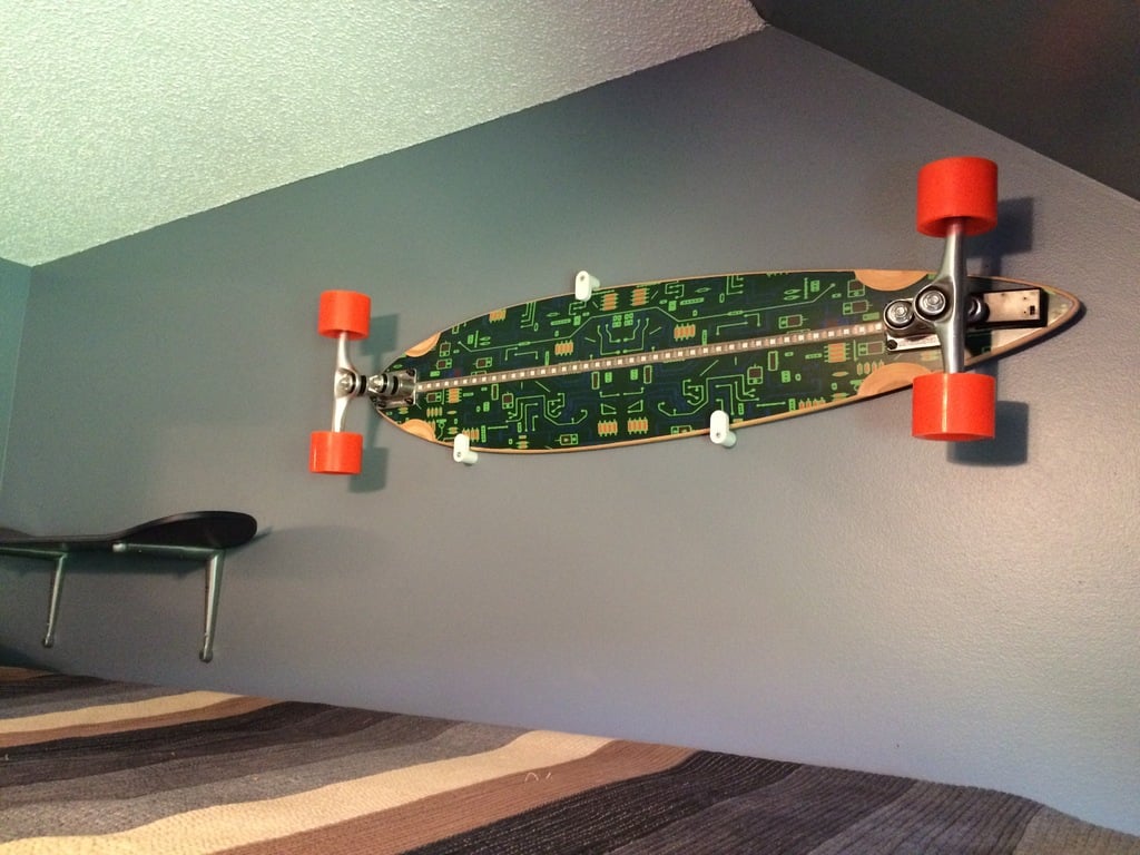 Espositore e sospensione a parete per longboard/skateboard