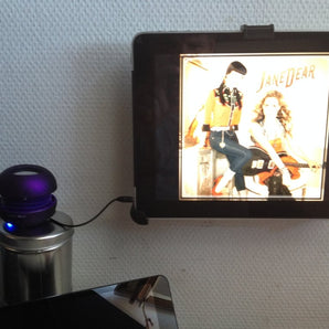 Supporto a parete compatto per altoparlante iPad