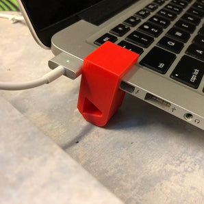 Supporto rialzato per MacBook Pro Retina 13 pollici per un flusso d'aria ottimale