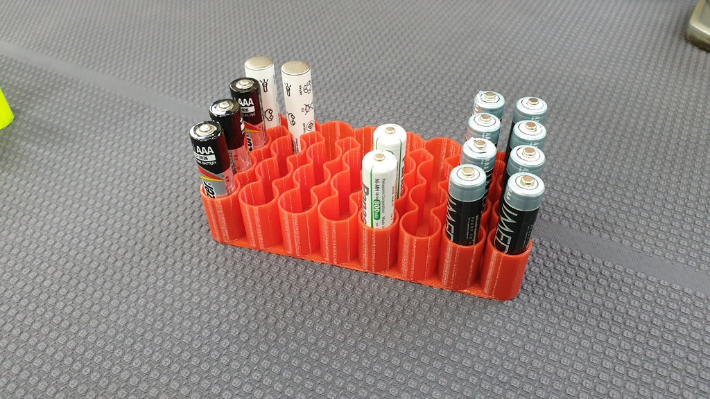 Portabatterie per batterie AA, AAA, 18650 e 9V (stampa in modalità vaso)