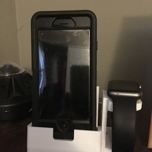Stazione di ricarica per iPhone 6 con Otterbox e Apple Watch