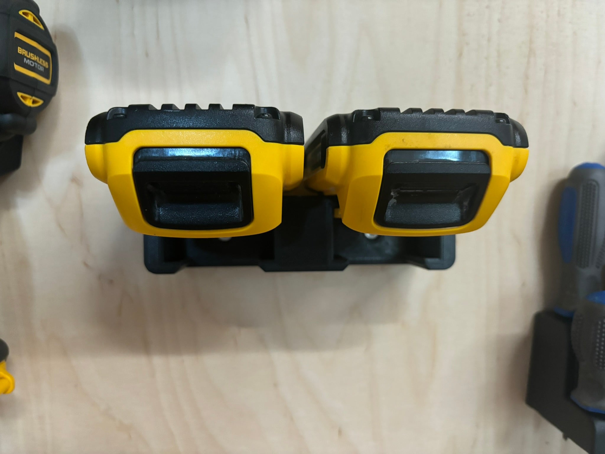 Dewalt supporto per batterie ricaricabili per 4 batterie