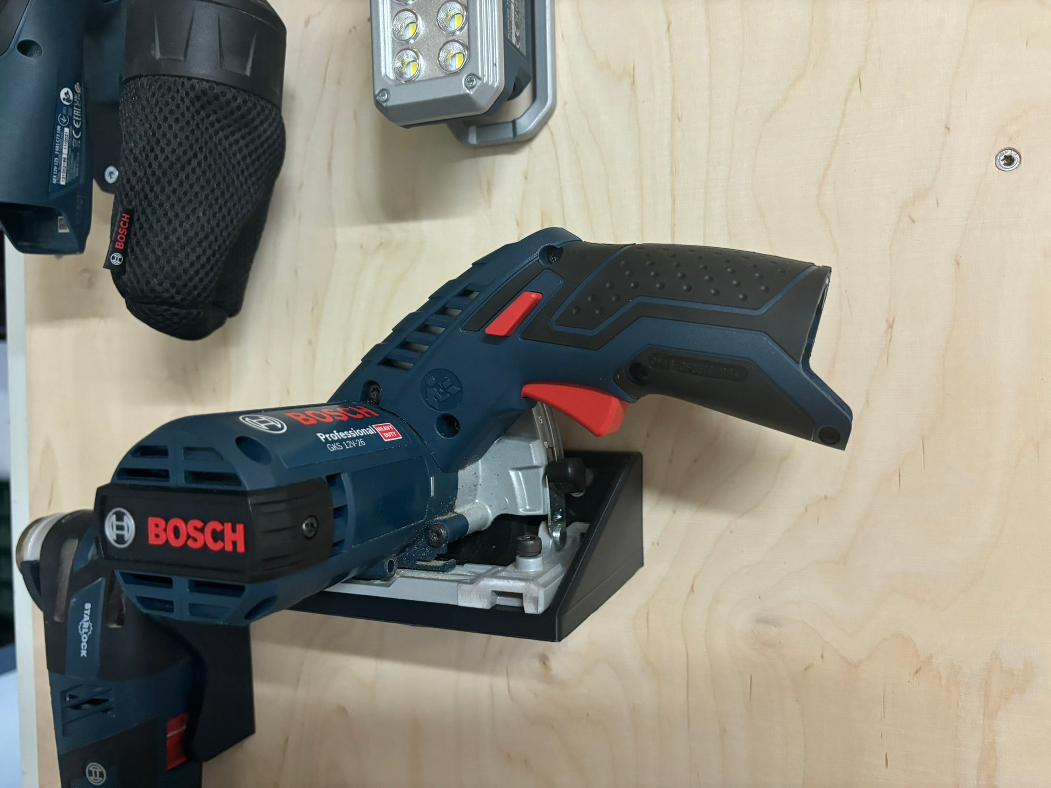 Bosch 12V Montaggio a Muro per Batterie e Attrezzi