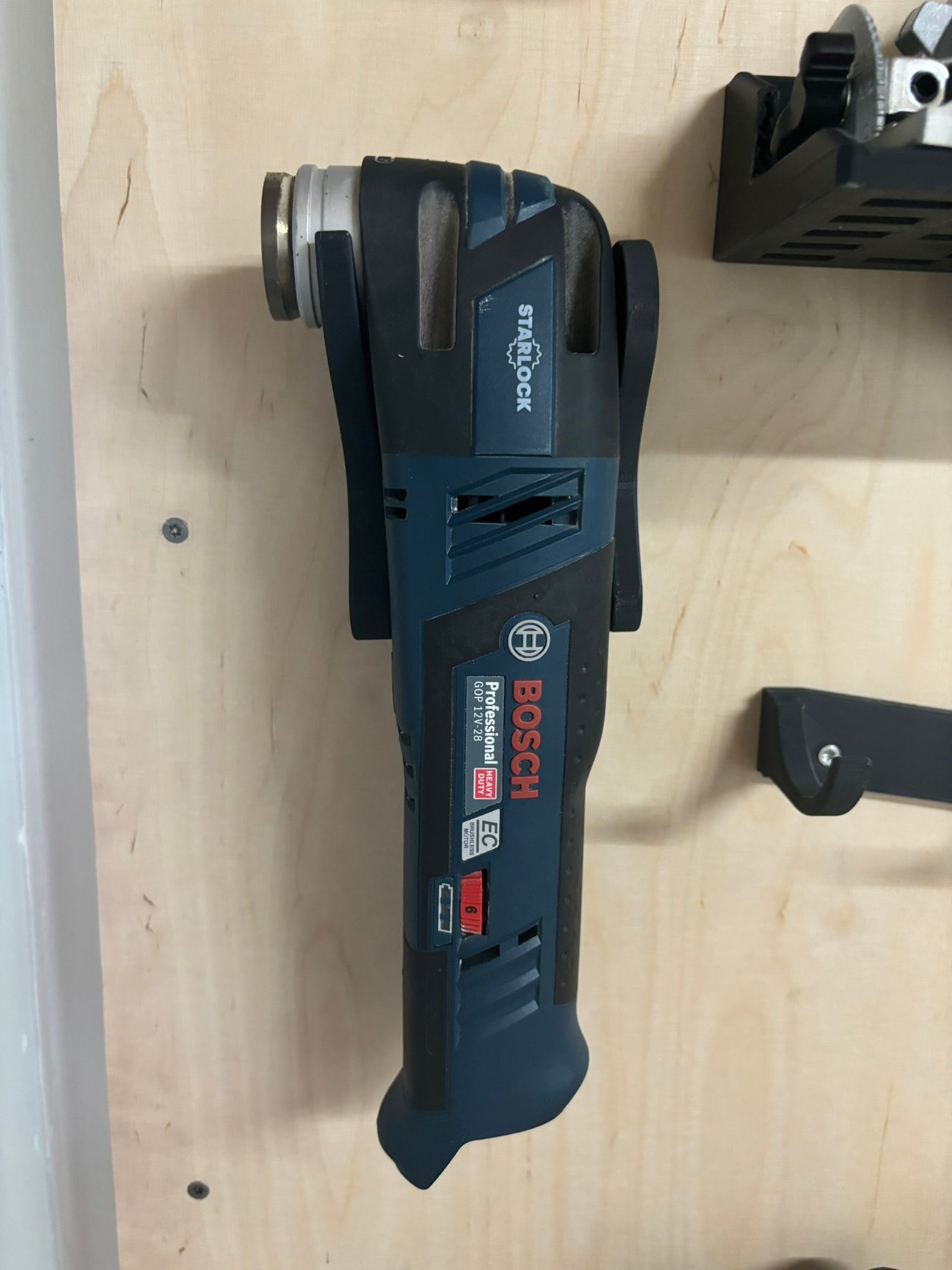 Bosch 12V Montaggio a Muro per Batterie e Attrezzi