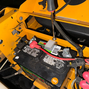 Portabatteria sicuro con blocco a camma per tosaerba Cub Cadet ZT1+ZT2