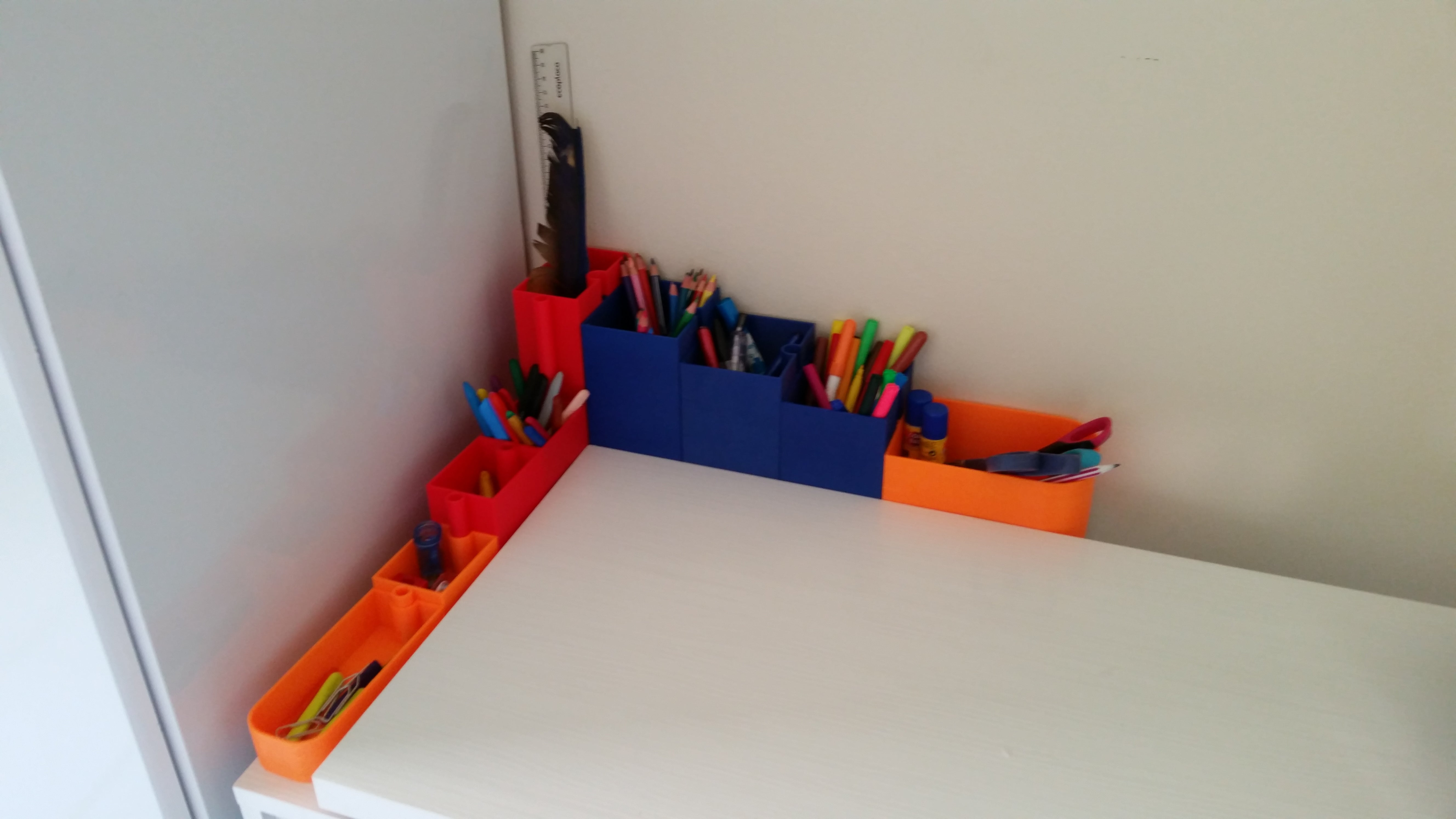 Organizzatore da scrivania modulare personalizzabile per penne e matite