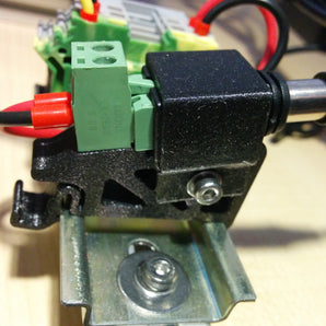 Staffa per guida DIN per adattatore Barrel Jack
