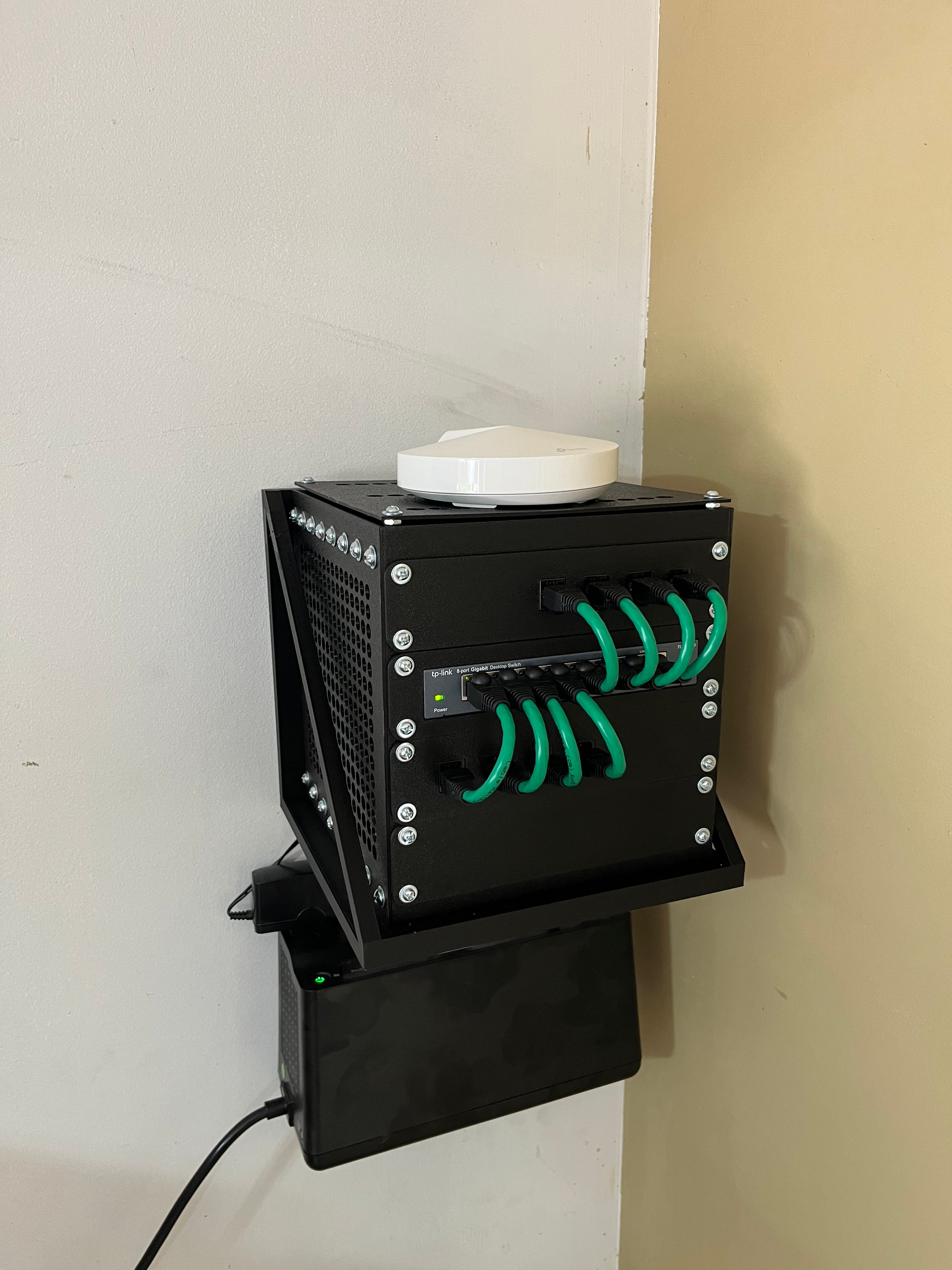 Montaggio a parete / mensola per Mini server rack