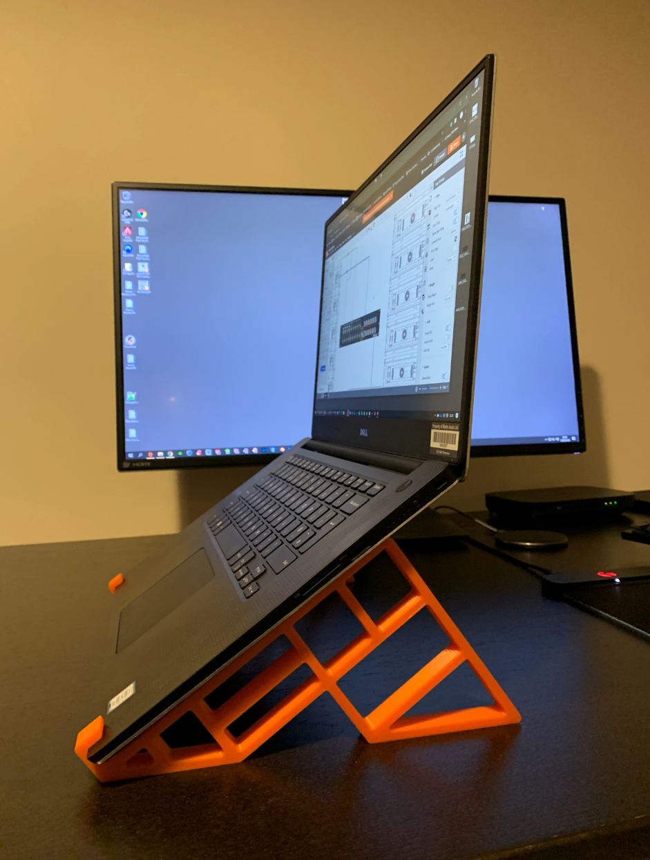 Supporto per laptop Dell XPS 15 per un posizionamento ergonomico sulla scrivania