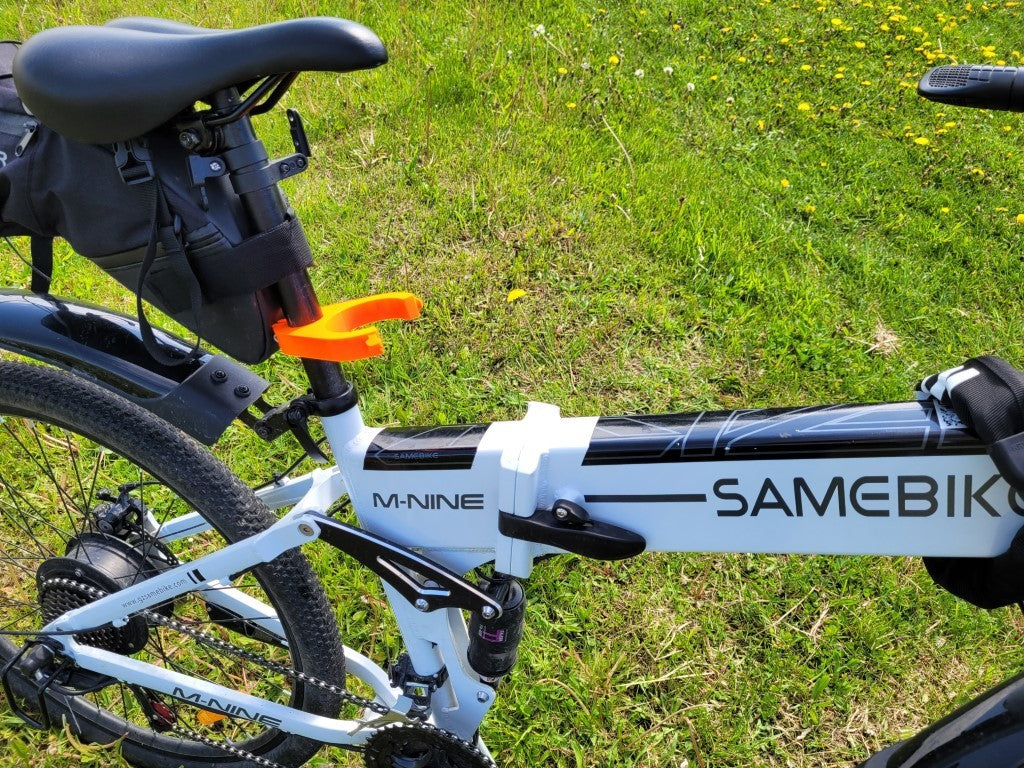 Portabottiglie da bicicletta montato sul sedile con regolazione parametrica Fusion 360