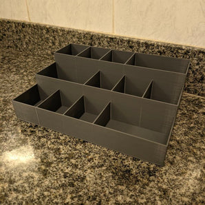 Organizzatore per il bagno con opzioni di design simmetrico e asimmetrico