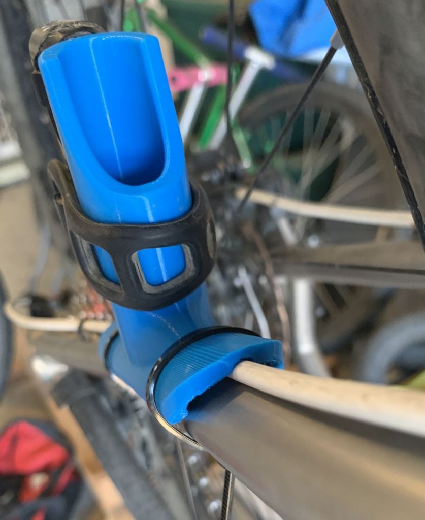 Supporto sicuro per luce per bicicletta per fodero orizzontale posteriore