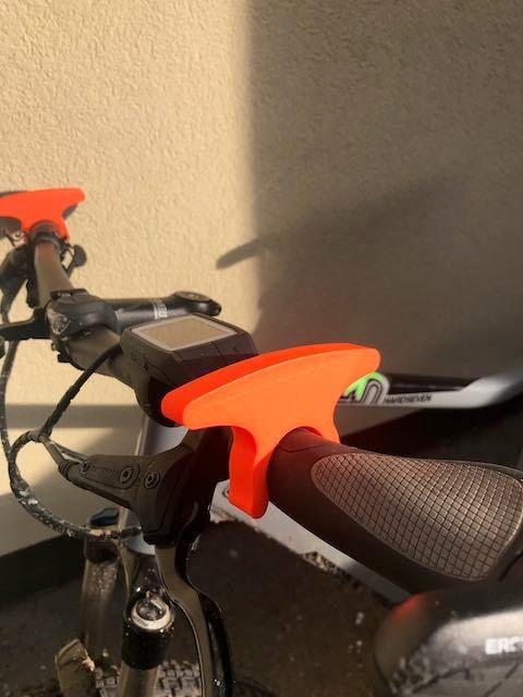 Supporto sicuro per manubrio della bicicletta: protegge il display e la maniglia durante le riparazioni