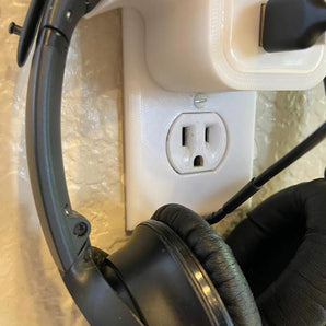 Copertura per presa di corrente con supporto di ricarica integrato per Apple Watch e cuffie