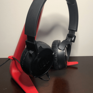 Supporto per cuffie con pratica clip per cavi