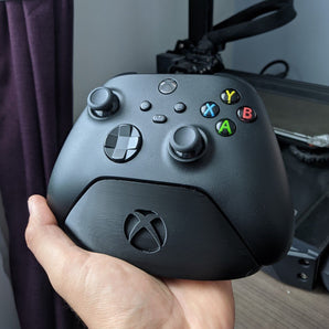 Supporto minimalista per controller Xbox con logo Xbox