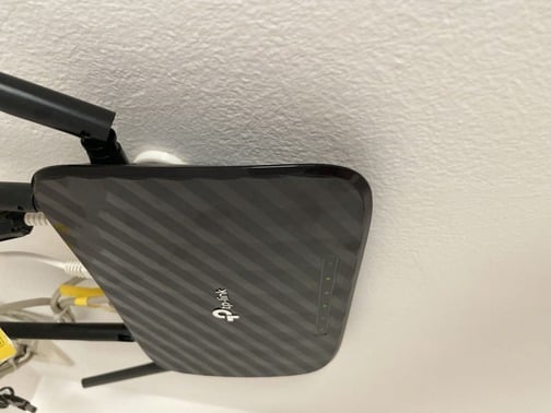 Staffa da parete per router/AP TPLink Archer C6 con viti
