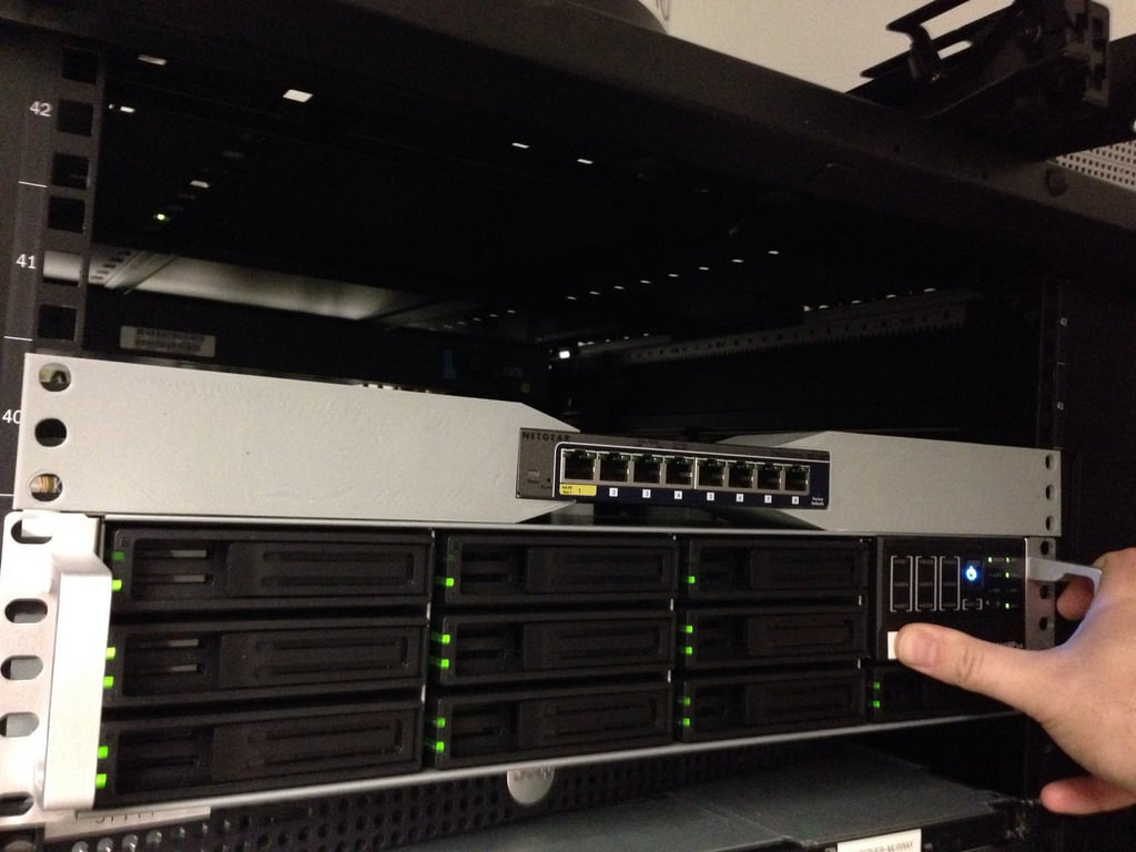 Orecchie di montaggio a rack per switch Netgear GS108T