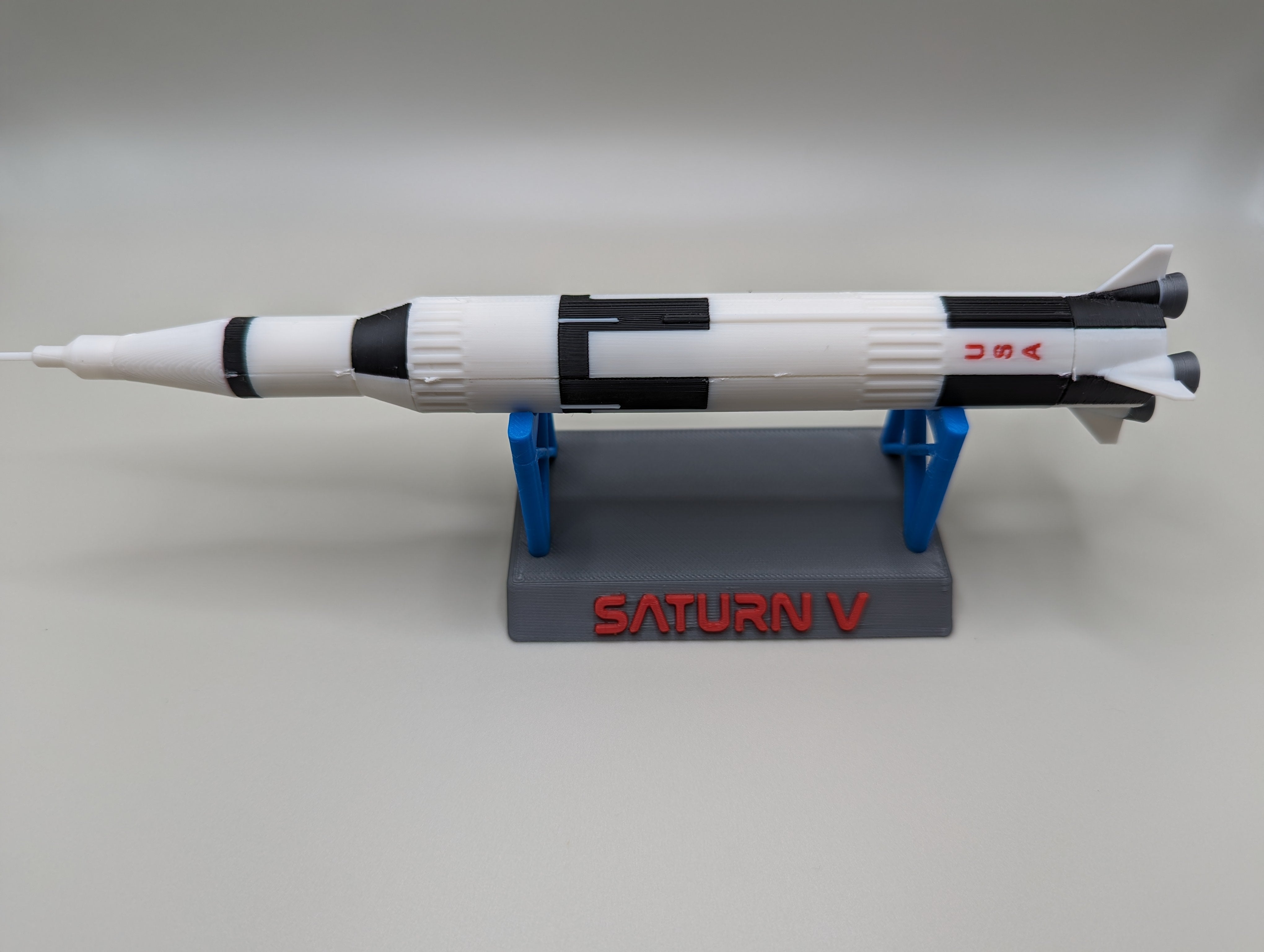 Kit di modelli di razzi in miniatura Saturn V della NASA