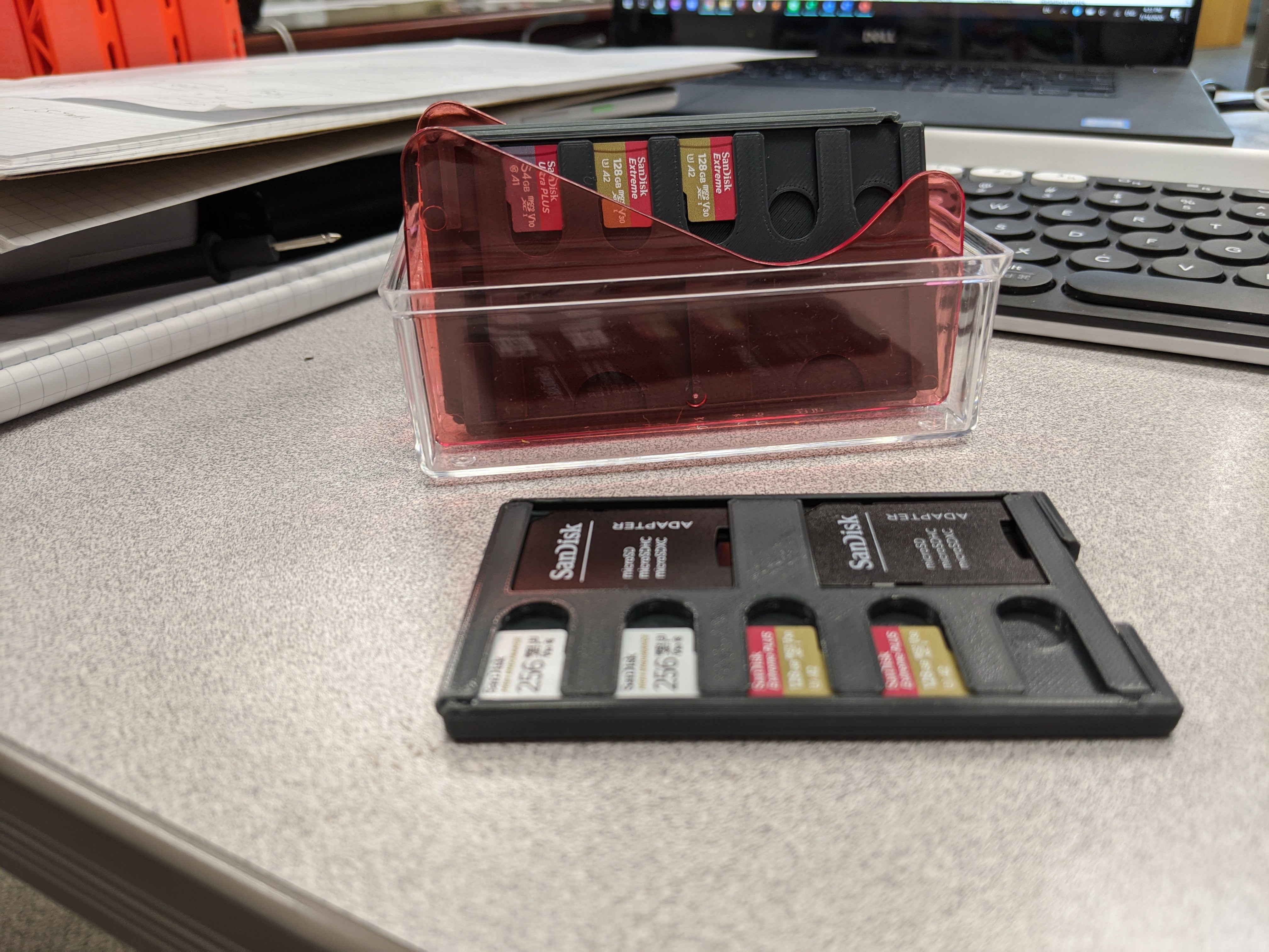 Custodia per schede SD/MicroSD in formato carta di credito