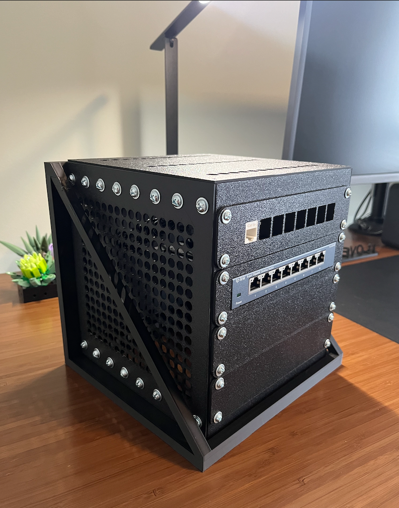 Montaggio a parete / mensola per Mini server rack