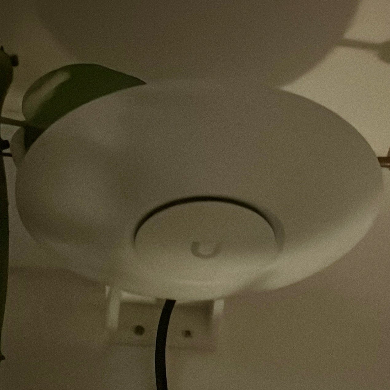 Ubiquiti Unifi U6+ montaggio a parete