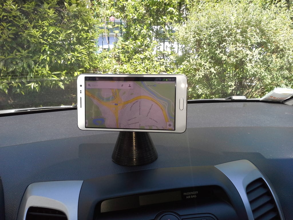 Montaggio magnetico per smartphone in auto