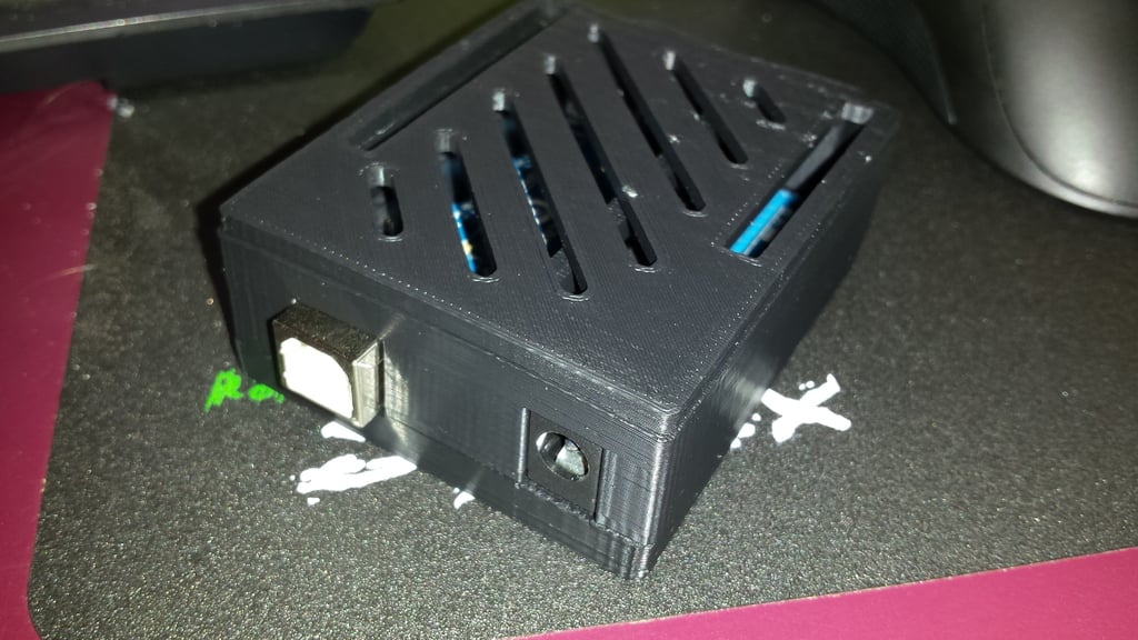 Scatola semplice e funzionale per Arduino Uno ed Ethernet