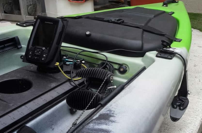 Braccio trasduttore Garmin 4DV con supporto Scotty per kayak