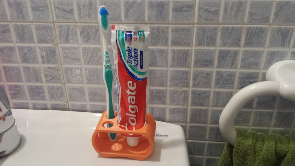 Accessorio da bagno: Porta spazzolino e dentifricio