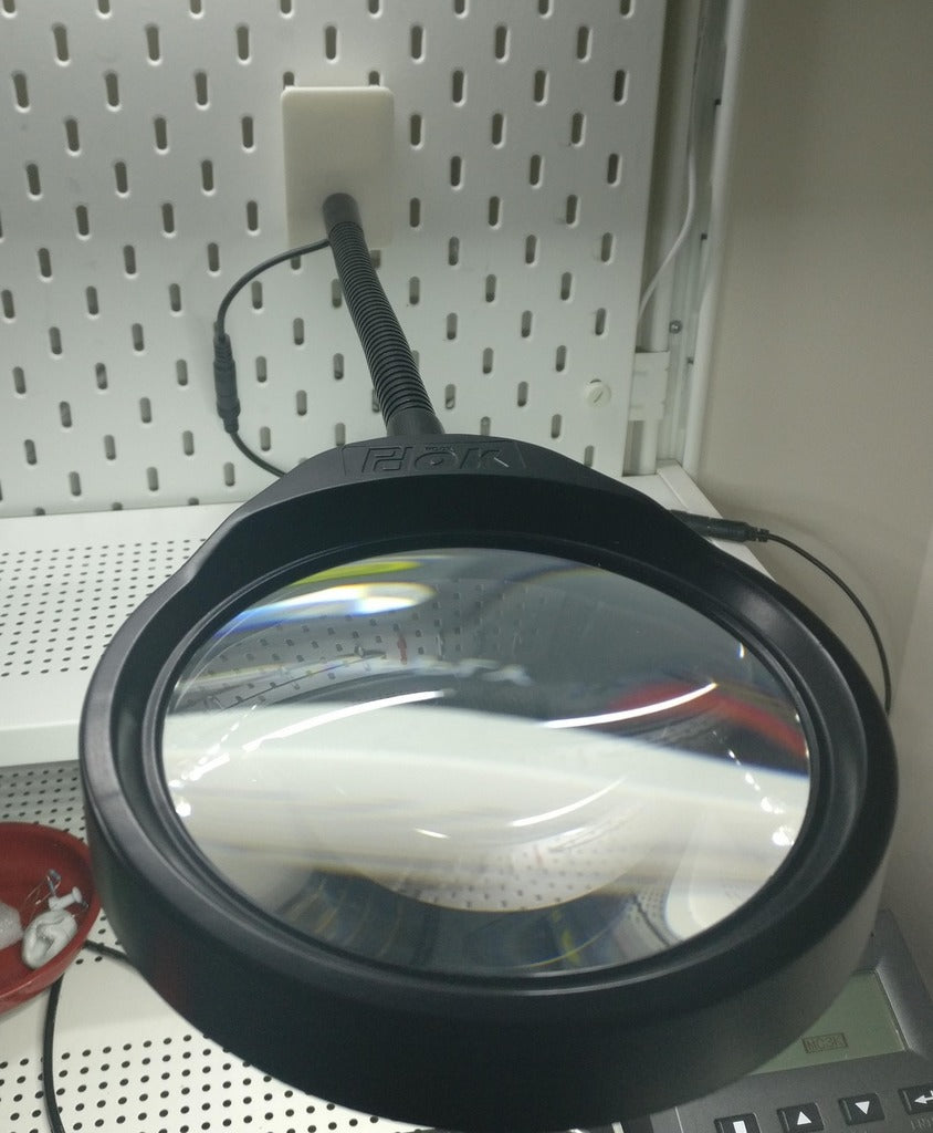 Portalampada LED con lente d&#39;ingrandimento per IKEA Skadis Pegboard