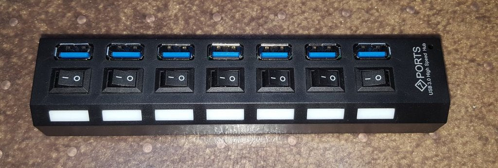 Supporto hub USB a 7 porte con guidacavo