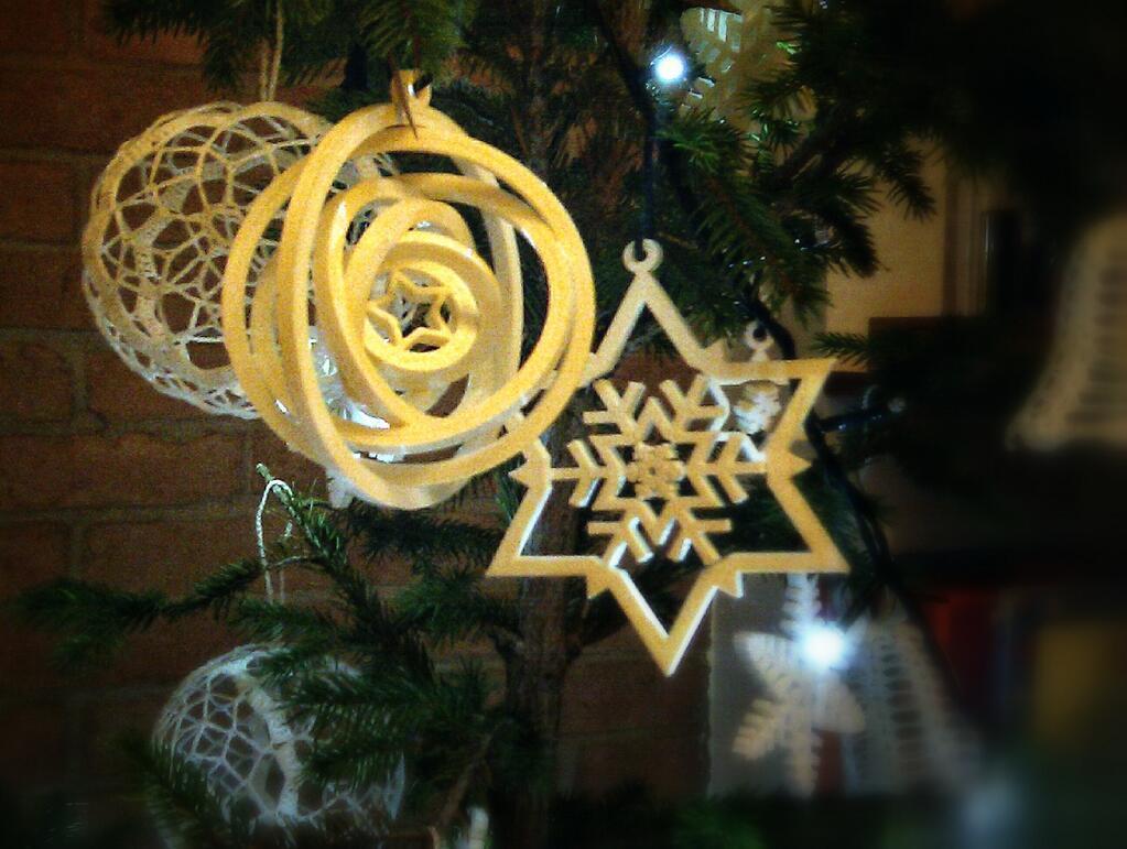 Ornamento natalizio giroscopico per l&#39;albero