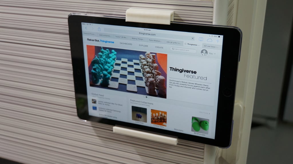Mensola a muro e morsetto superiore per iPad/Tablet