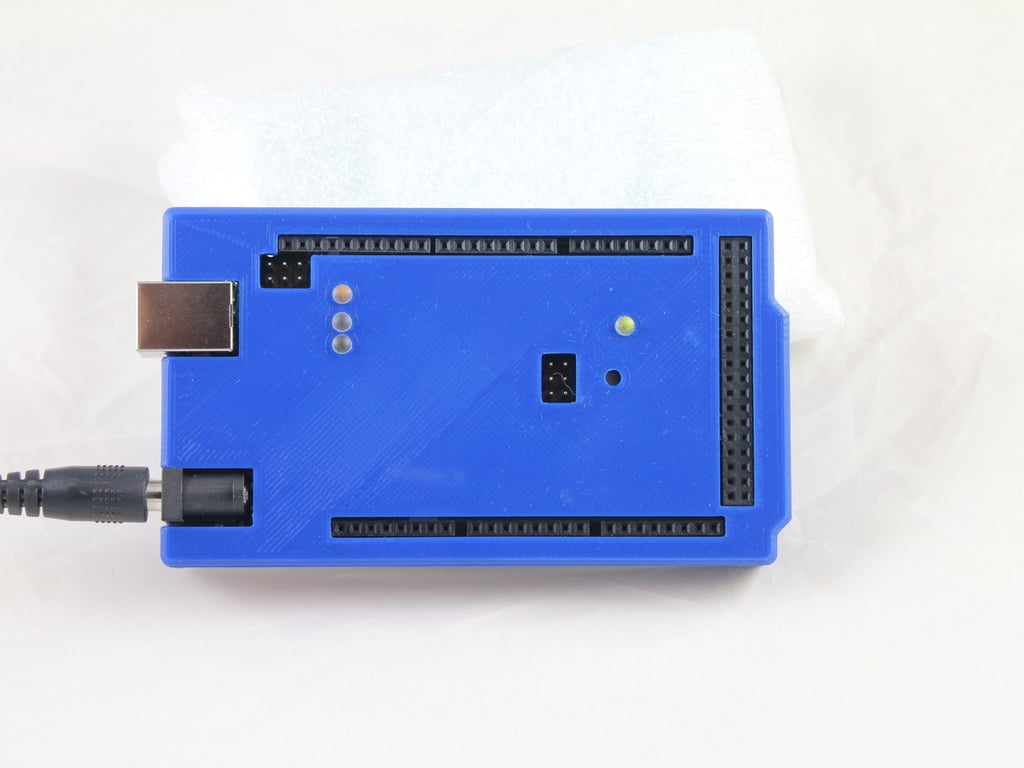 Custodia aderente per Arduino Mega 2560 con montaggio su scheda a vite