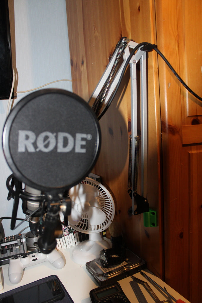 Staffa da parete per microfono RODE NT-1A