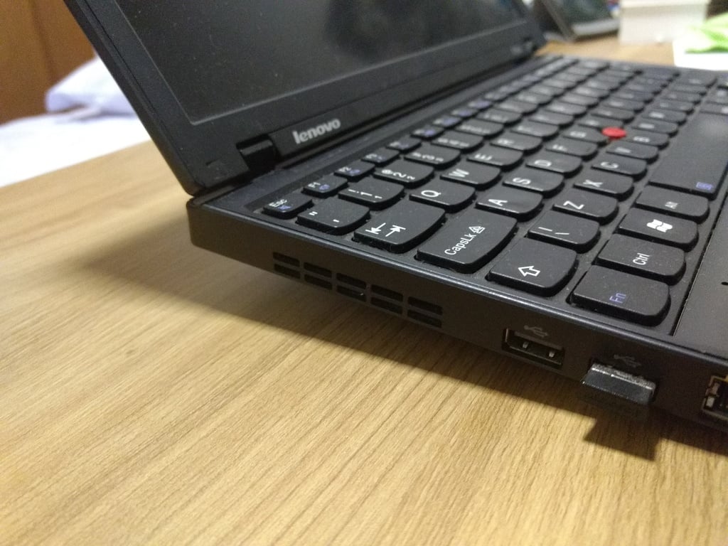 Supporto sottile per laptop per un migliore raffreddamento