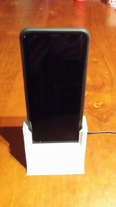 Samsung S9+ con o senza custodia Quad Lock Stand di ricarica