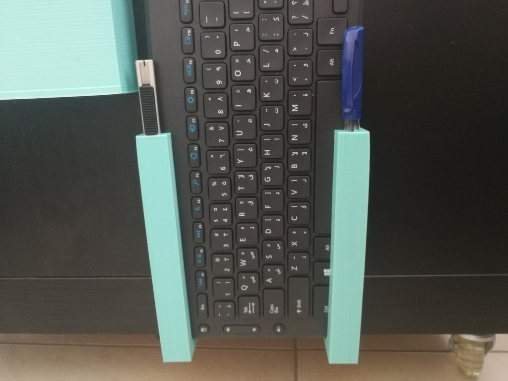 Supporto per tastiera da montare su un tavolino