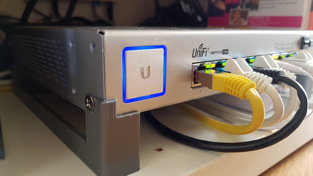 Supporto Ubiquiti UniFi Switch 8 150w con spazio per Cloud Key