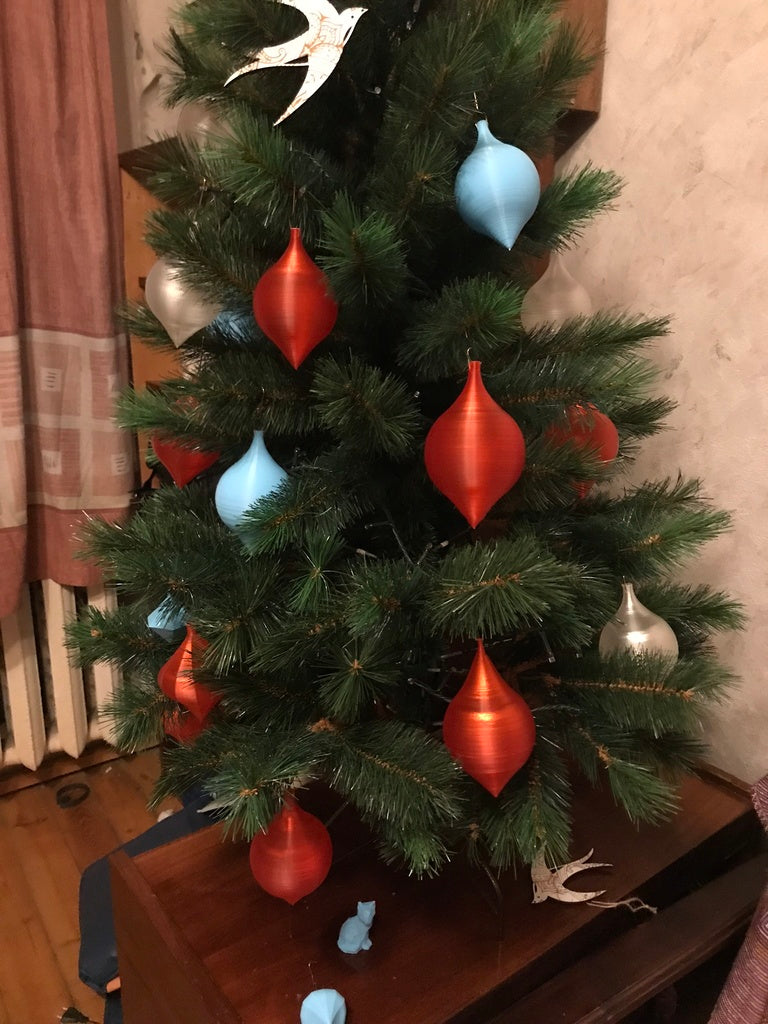 Vaso con decorazioni natalizie da appendere all&#39;albero